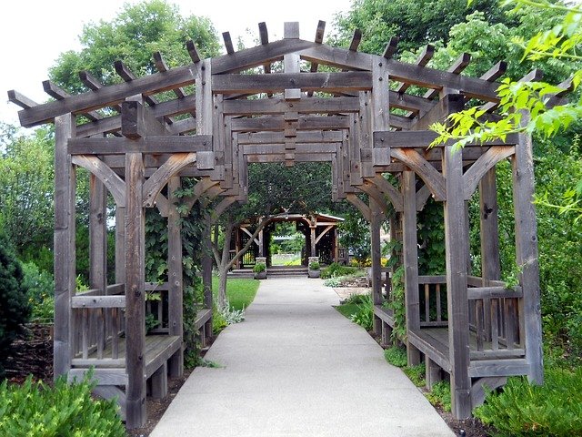 pergola nad cestou